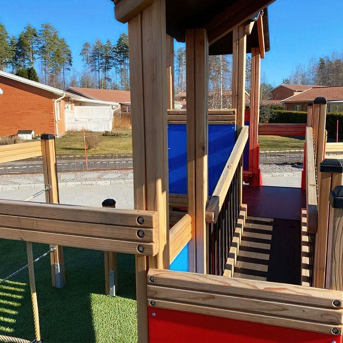 Spielturm Mick, aus Holz Lärche, kletter, Gewerbefabrik