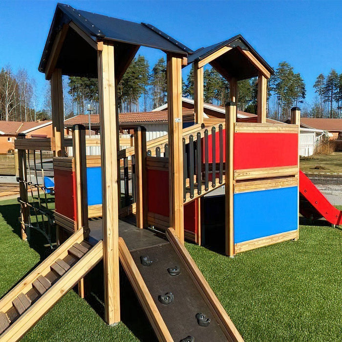 Spielturm Mick, aus Holz Lärche, kletter, Gewerbefabrik